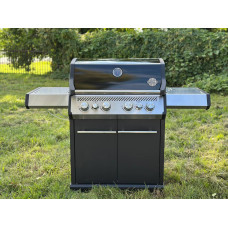Grill gazowy 4-palnikowy palnik boczny palnik do rożna rożen w zestawie, czarny, z jedną składaną półką boczną GRILLI 777856