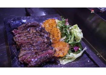 Stek z mandarynkami na grillu – Przepis krok po kroku